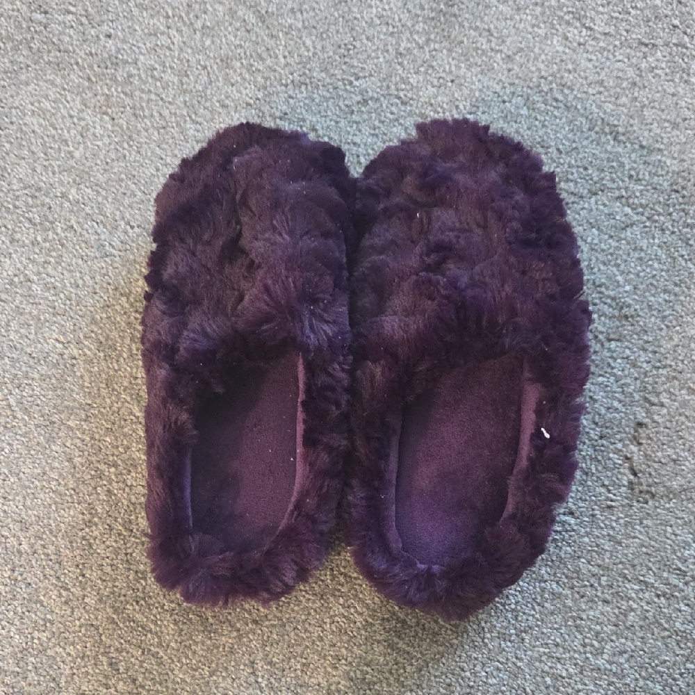 Isotoner Cozy Dark Purple Women's Slippers